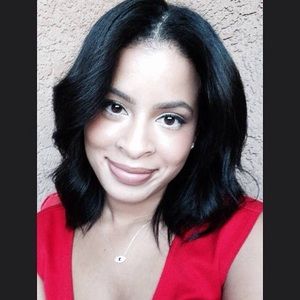 Meet your Posher, Amaris